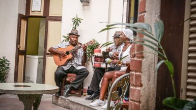 Musicians-Casa-de-la-Trova-Santiago-de-Cuba-1024x769
